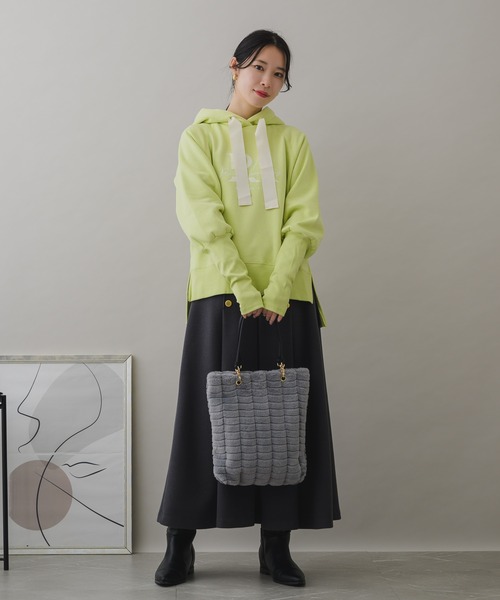 KATHARINE ROSS（キャサリンロス）の「【KATHARINE ROSS】WEB限定 A4サイズ収納可　ふわふわエコファー×PUレザートート（トートバッグ・レディース・ベージュ/グレー/カーキ/グレイッシュベージュ・MEDIUM）」の5枚目の写真