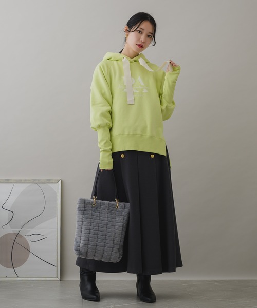 KATHARINE ROSS（キャサリンロス）の「【KATHARINE ROSS】WEB限定 A4サイズ収納可　ふわふわエコファー×PUレザートート（トートバッグ・レディース・ベージュ/グレー/カーキ/グレイッシュベージュ・MEDIUM）」の6枚目の写真