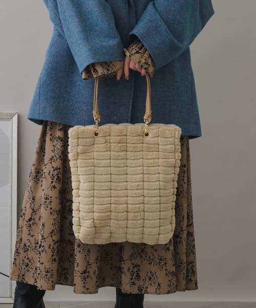 KATHARINE ROSS（キャサリンロス）の「【KATHARINE ROSS】WEB限定 A4サイズ収納可　ふわふわエコファー×PUレザートート（トートバッグ・レディース・ベージュ/グレー/カーキ/グレイッシュベージュ・MEDIUM）」の12枚目の写真