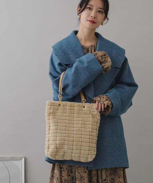 KATHARINE ROSS（キャサリンロス）の「【KATHARINE ROSS】WEB限定 A4サイズ収納可　ふわふわエコファー×PUレザートート（トートバッグ・レディース・ベージュ/グレー/カーキ/グレイッシュベージュ・MEDIUM）」の13枚目の写真