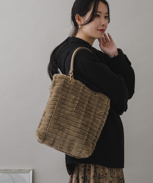 KATHARINE ROSS（キャサリンロス）の「【KATHARINE ROSS】WEB限定 A4サイズ収納可　ふわふわエコファー×PUレザートート（トートバッグ・レディース・ベージュ/グレー/カーキ/グレイッシュベージュ・MEDIUM）」の15枚目の写真