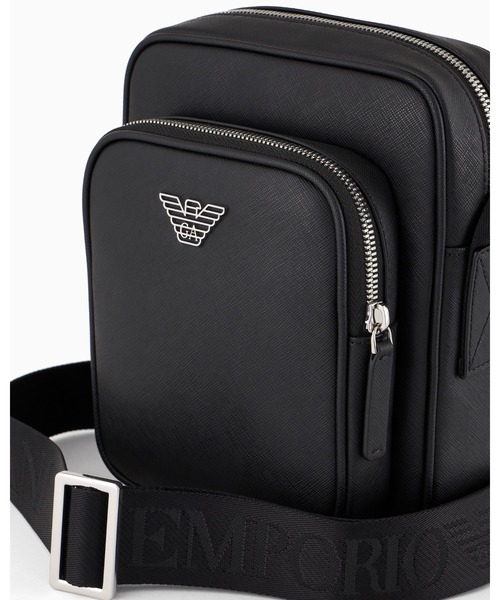 EMPORIO ARMANI（エンポリオアルマーニ）の「【エンポリオ アルマーニ】Armani Sustainability Values クロスボディバッグ イーグルプレート付き（ボディバッグ/ウエストポーチ・メンズ・ブラック系その他・FREE）」の5枚目の写真