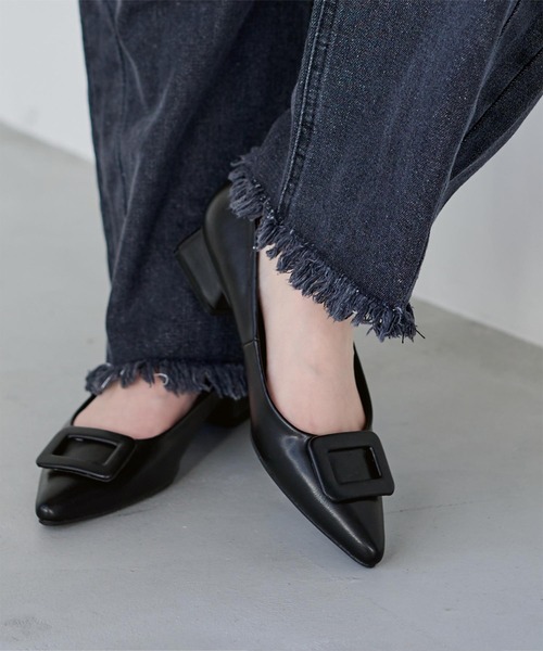 UR'S(ユアーズ)の「3cmヒールバックルデザインパンプス(パンプス・レディース・アイボリー/ブラック/キャメル・M/S/LL/L)」の3枚目の写真