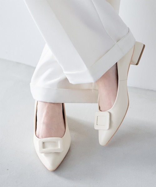 UR'S(ユアーズ)の「3cmヒールバックルデザインパンプス(パンプス・レディース・アイボリー/ブラック/キャメル・M/S/LL/L)」の7枚目の写真