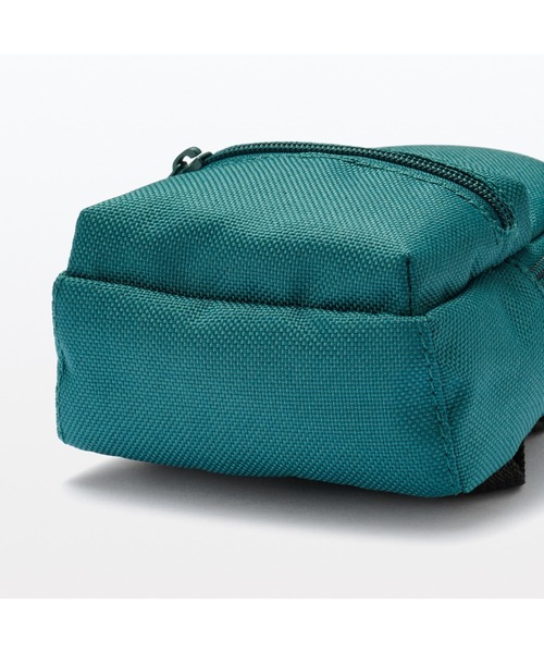 無印良品(ムジルシリョウヒン)の「ミニ 撥水リュックサック(バックパック/リュック・レディース・ブラック/ライトベージュ/ダークグリーン・FREE)」の11枚目の写真