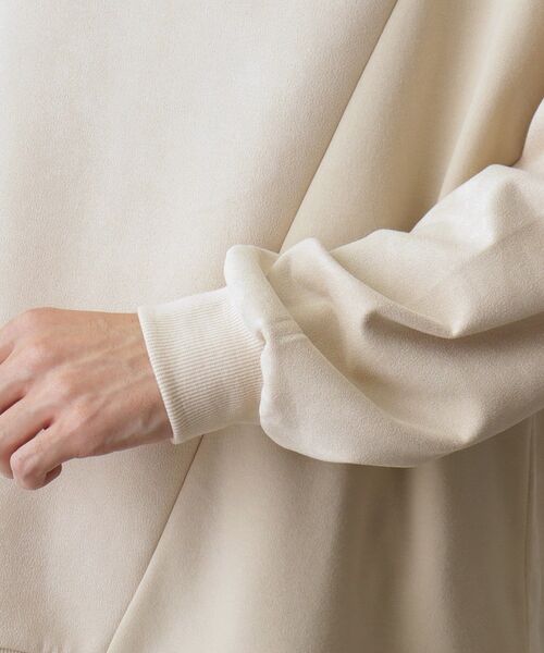 THE SHOP TK (ザ ショップ ティーケー )の「◆【ネックレスセットアイテム】フェイクスウェードパネルプルオーバー(Tシャツ/カットソー・メンズ・ライトブルー/アイボリー/スミクロ・02/03/04)」の4枚目の写真