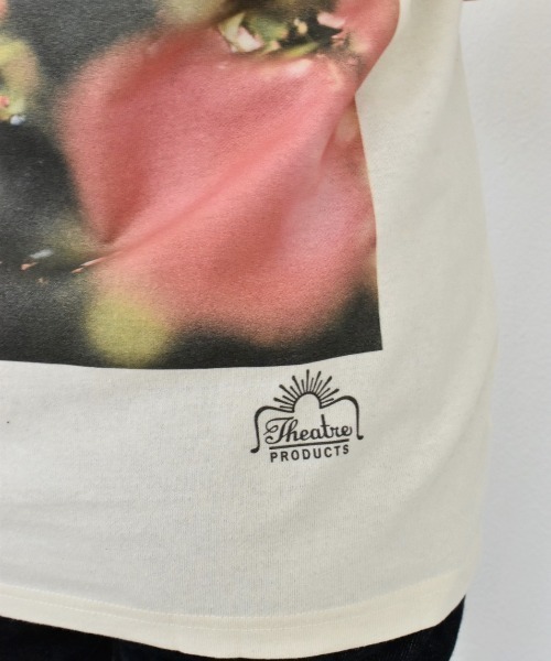 THEATRE PRODUCTS(シアタープロダクツ)の「限定展開【THEATRE PRODUCTS×Mariko Ohyaコラボ】Pink Rose Tシャツ(Tシャツ/カットソー・レディース・ホワイト/アイボリー・FREE)」の4枚目の写真