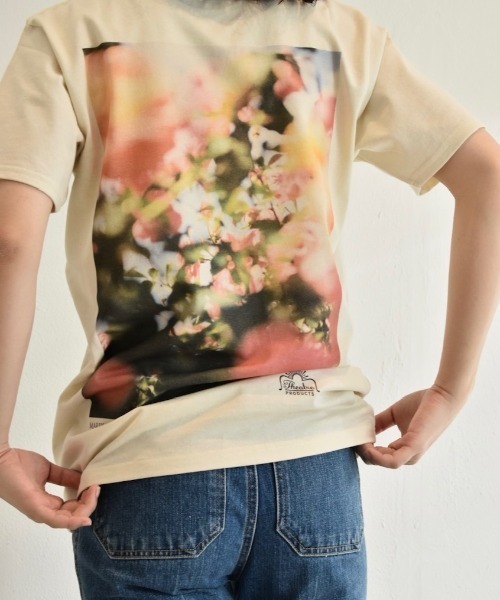 THEATRE PRODUCTS(シアタープロダクツ)の「限定展開【THEATRE PRODUCTS×Mariko Ohyaコラボ】Pink Rose Tシャツ(Tシャツ/カットソー・レディース・ホワイト/アイボリー・FREE)」の5枚目の写真