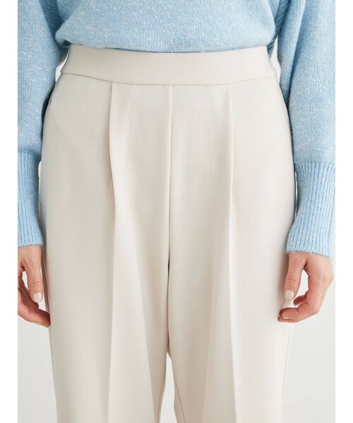 Petit fleur（プチフルール）の「・Petit　Fleur　タックテーパードパンツ（その他パンツ・レディース・ブラック/グレイッシュベージュ/アイボリー/ブルー・FREE）」の16枚目の写真