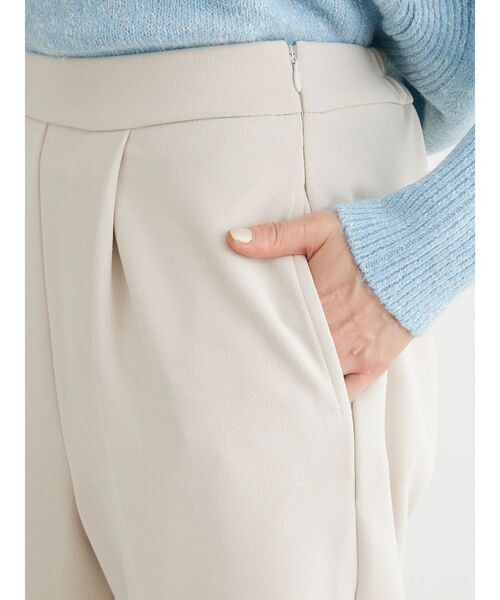 Petit fleur（プチフルール）の「・Petit　Fleur　タックテーパードパンツ（その他パンツ・レディース・ブラック/グレイッシュベージュ/アイボリー/ブルー・FREE）」の17枚目の写真