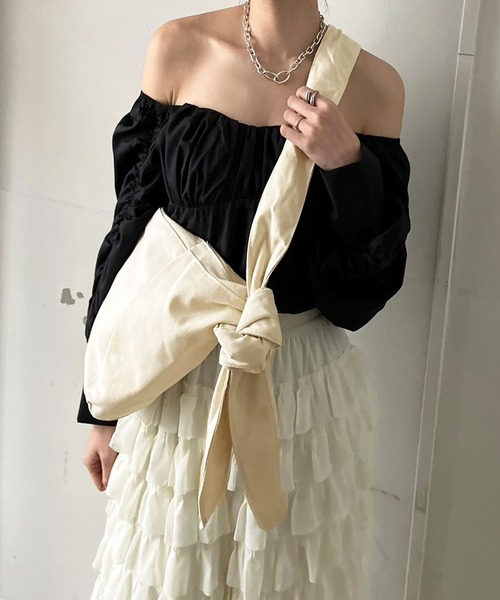 Jewelobe（ジュエローブ）の「縛りストラップミディアムショルダーバッグ（ショルダーバッグ・レディース・ブラック/オフホワイト・FREE）」の10枚目の写真
