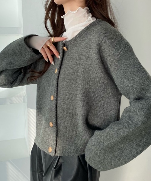 Ada.(エイダ)の「パイピング 金ボタン ニット カーディガン(カーディガン/ボレロ・レディース・ベージュ/グレー/アイボリー・FREE)」の10枚目の写真