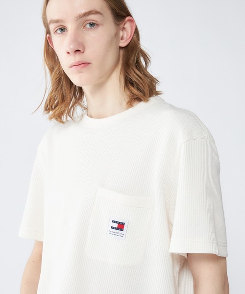 tommy jeans（トミー ジーンズ）の「【ユニセックス】レギュラーワッフルポケットTシャツ（Tシャツ/カットソー・メンズ・アイボリー/ブラック/ホワイト・LARGE/MEDIUM/SMALL/X-LARGE）」の13枚目の写真