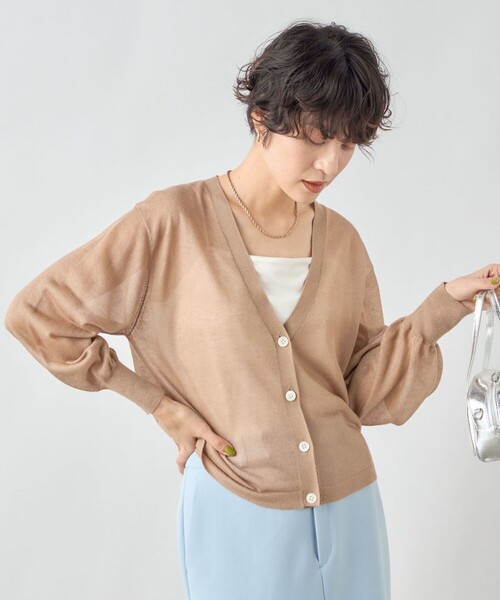 NOLLEY’S Sophi(ノーリーズソフィ)の「《手洗い可能》シアーVネックカーディガン(カーディガン/ボレロ・レディース・キャメル/ミント/イエロー・38)」の3枚目の写真