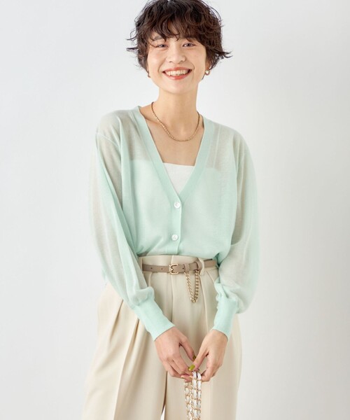 NOLLEY’S Sophi(ノーリーズソフィ)の「《手洗い可能》シアーVネックカーディガン(カーディガン/ボレロ・レディース・キャメル/ミント/イエロー・38)」の2枚目の写真