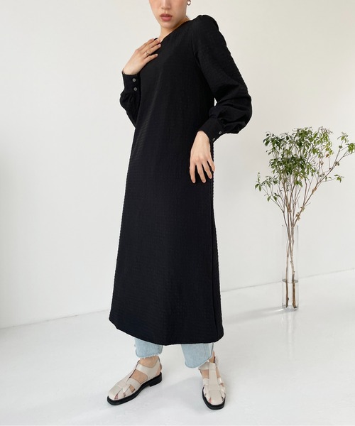 Meli rich(メリーリッチ)の「バックドロストワンピース(ワンピース・レディース・パープル/イエロー/オフホワイト/ブラック・FREE)」の2枚目の写真