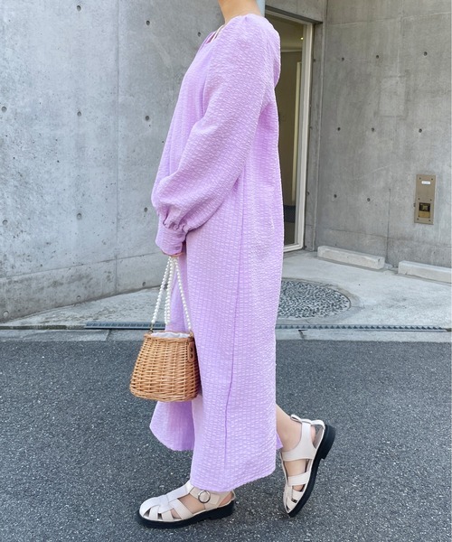 Meli rich(メリーリッチ)の「バックドロストワンピース(ワンピース・レディース・パープル/イエロー/オフホワイト/ブラック・FREE)」の14枚目の写真
