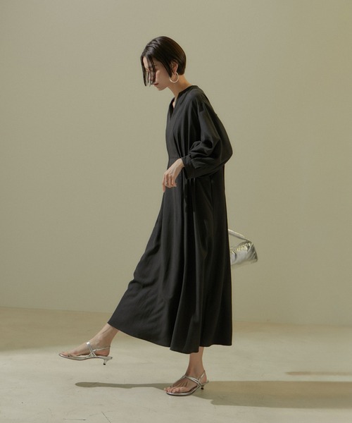 SALON adam et rope'（サロン アダム エ ロペ）の「[24SS]ウエストタックワンピース【洗える】（ワンピース・レディース・ブラック/ベージュ・FREE）」の5枚目の写真