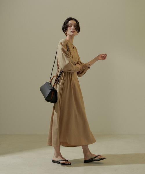 SALON adam et rope'（サロン アダム エ ロペ）の「[24SS]ウエストタックワンピース【洗える】（ワンピース・レディース・ブラック/ベージュ・FREE）」の7枚目の写真