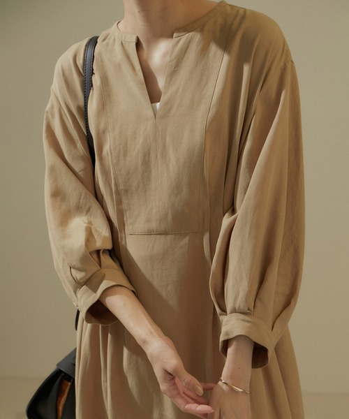 SALON adam et rope'（サロン アダム エ ロペ）の「[24SS]ウエストタックワンピース【洗える】（ワンピース・レディース・ブラック/ベージュ・FREE）」の9枚目の写真