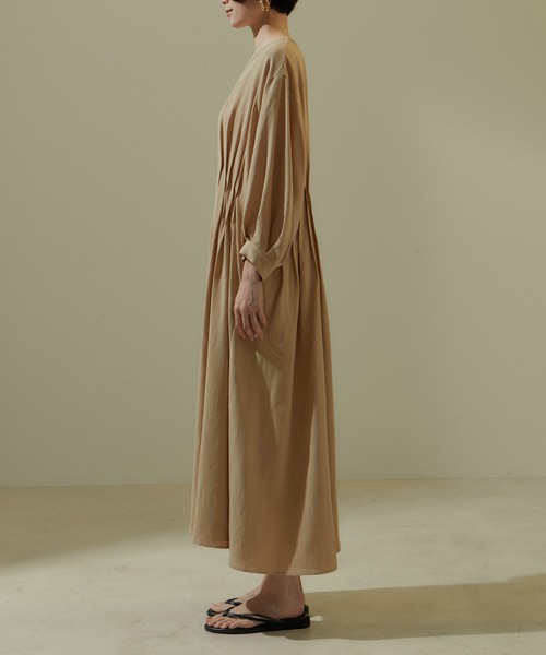 SALON adam et rope'（サロン アダム エ ロペ）の「[24SS]ウエストタックワンピース【洗える】（ワンピース・レディース・ブラック/ベージュ・FREE）」の12枚目の写真