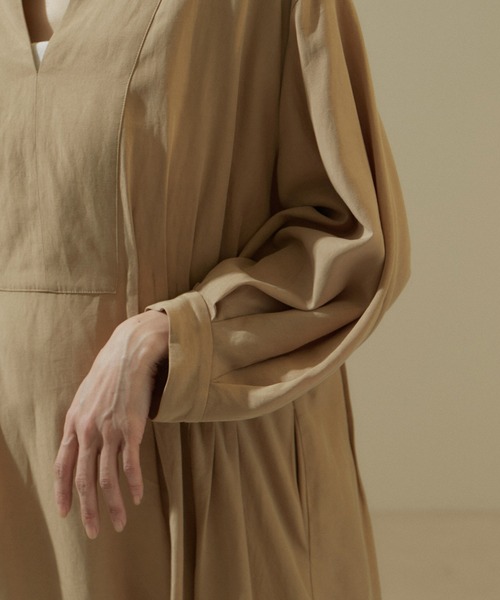 SALON adam et rope'（サロン アダム エ ロペ）の「[24SS]ウエストタックワンピース【洗える】（ワンピース・レディース・ブラック/ベージュ・FREE）」の15枚目の写真