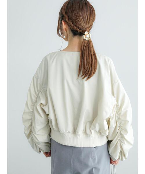 Te chichi（テチチ）の「ツイルノーカラーショートギャザーブルゾン（ブルゾン・レディース・オフホワイト/カーキ・F）」の8枚目の写真