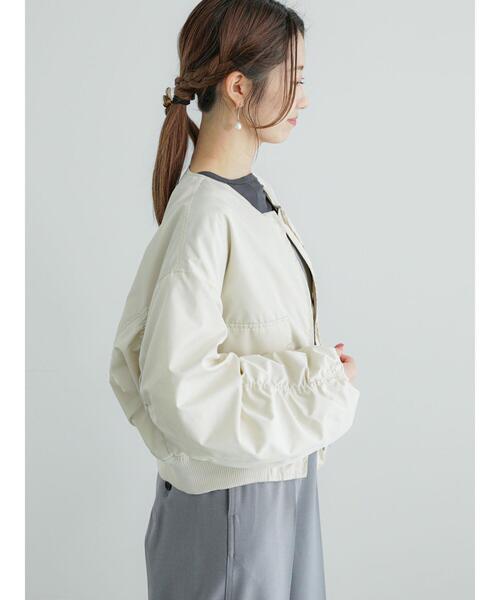 Te chichi（テチチ）の「ツイルノーカラーショートギャザーブルゾン（ブルゾン・レディース・オフホワイト/カーキ・F）」の9枚目の写真