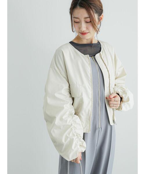 Te chichi（テチチ）の「ツイルノーカラーショートギャザーブルゾン（ブルゾン・レディース・オフホワイト/カーキ・F）」の10枚目の写真