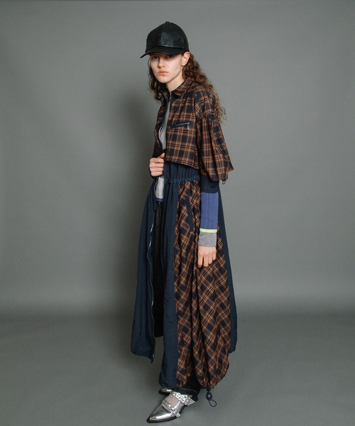 AULA AILA（アウラアイラ）の「ウエストドローストリングシャツワンピース（ワンピース・レディース・グレー/チャコールグレー/ブラック/ブラック系その他/ネイビー系・0）」の5枚目の写真