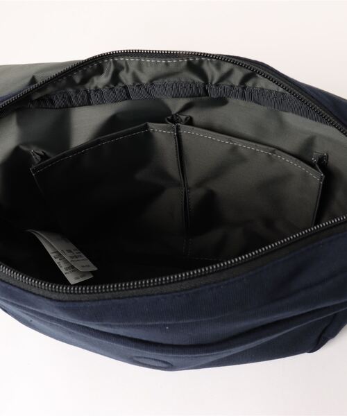 CHUMS(チャムス)の「【CHUMS/チャムス】 Round Flap Shoulder Bag Sweat(ショルダーバッグ・メンズ・ブラック/ヘザーグレー/ネイビー/イエロー/その他1/その他2/その他3/その他4・FREE)」の9枚目の写真