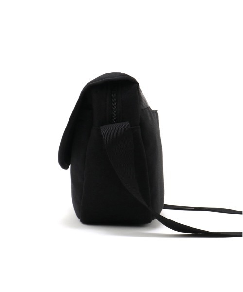 CHUMS(チャムス)の「【CHUMS/チャムス】 Round Flap Shoulder Bag Sweat(ショルダーバッグ・メンズ・ブラック/ヘザーグレー/ネイビー/イエロー/その他1/その他2/その他3/その他4・FREE)」の16枚目の写真