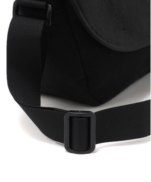 CHUMS(チャムス)の「【CHUMS/チャムス】 Round Flap Shoulder Bag Sweat(ショルダーバッグ・メンズ・ブラック/ヘザーグレー/ネイビー/イエロー/その他1/その他2/その他3/その他4・FREE)」の22枚目の写真