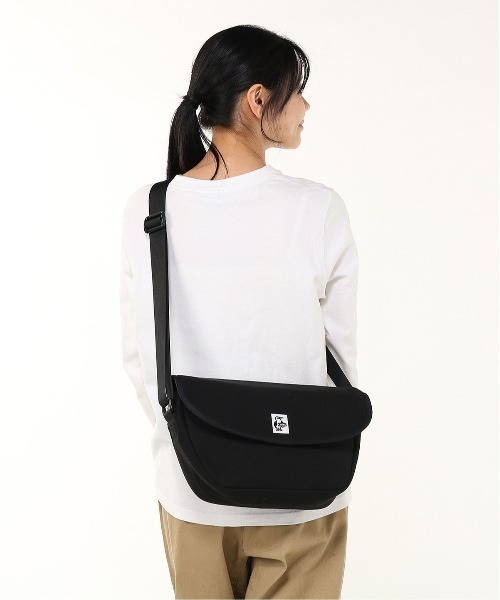 CHUMS(チャムス)の「【CHUMS/チャムス】 Round Flap Shoulder Bag Sweat(ショルダーバッグ・メンズ・ブラック/ヘザーグレー/ネイビー/イエロー/その他1/その他2/その他3/その他4・FREE)」の14枚目の写真