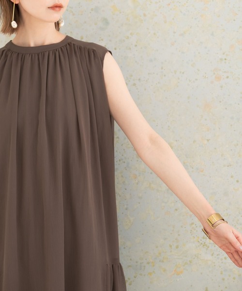 URBAN RESEARCH ROSSO WOMEN（アーバンリサーチ　ロッソ）の「ベルト付2wayシアーギャザーワンピース（ワンピース・レディース・ブラック/モカ・FREE）」の13枚目の写真