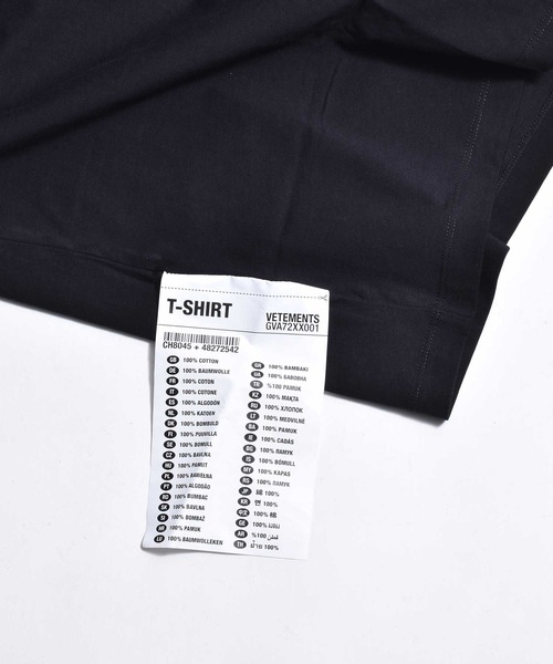 VETEMENTS（ヴェトモン）の「LOGO LABEL T-SHIRT（Tシャツ/カットソー・メンズ・ブラック・S/M）」の5枚目の写真