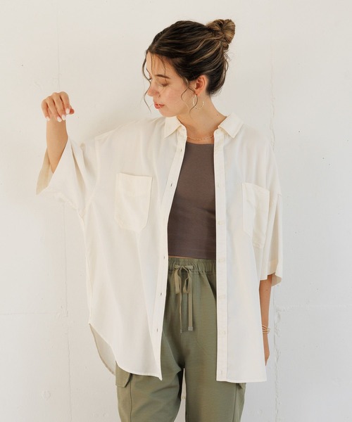 BAYFLOW（ベイフロー）の「2WAYスタンダード半袖シャツ（シャツ/ブラウス・レディース・オフホワイト/カーキ/レンガ/チャコール・FREE）」の2枚目の写真