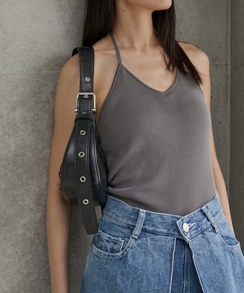 LE CIEL BLEU（ルシェルブルー）の「ホルターネックニットトップ / Halterneck Knit Top（キャミソール・レディース・レッド/ブラック/グレー・36）」の2枚目の写真