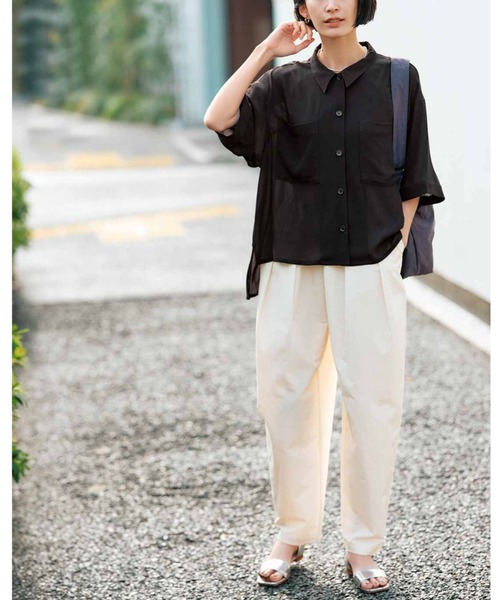 IEDIT(イディット)の「IEDIT 接触冷感素材が快適な シアーハーフスリーブシャツ(シャツ/ブラウス・レディース・ピンクベージュ・MEDIUM/X-LARGE/XX-LARGE/LARGE/XXX-LARGE/SMALL)」の2枚目の写真