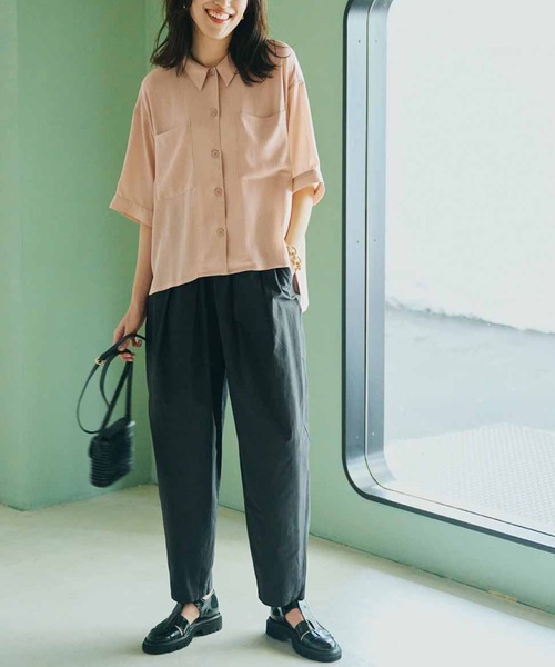 IEDIT(イディット)の「IEDIT 接触冷感素材が快適な シアーハーフスリーブシャツ(シャツ/ブラウス・レディース・ピンクベージュ・MEDIUM/X-LARGE/XX-LARGE/LARGE/XXX-LARGE/SMALL)」の4枚目の写真