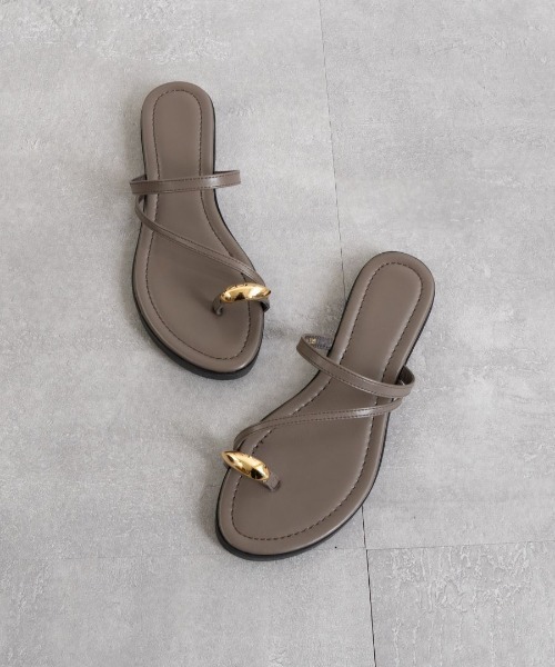 Fabby fabby（ファビィーファビィー）の「フラットメタルトングサンダル（サンダル・レディース・ブラウン/ホワイト/ブラック・MEDIUM/LARGE/SMALL）」の13枚目の写真