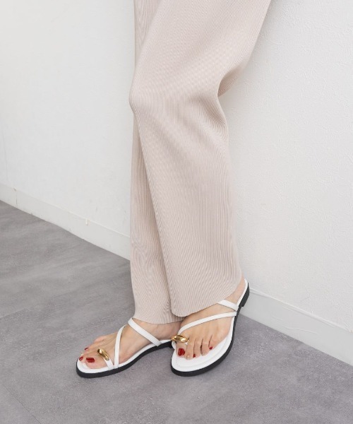 Fabby fabby（ファビィーファビィー）の「フラットメタルトングサンダル（サンダル・レディース・ブラウン/ホワイト/ブラック・MEDIUM/LARGE/SMALL）」の18枚目の写真