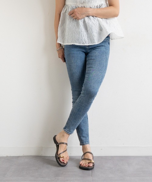 Fabby fabby（ファビィーファビィー）の「フラットメタルトングサンダル（サンダル・レディース・ブラウン/ホワイト/ブラック・MEDIUM/LARGE/SMALL）」の10枚目の写真