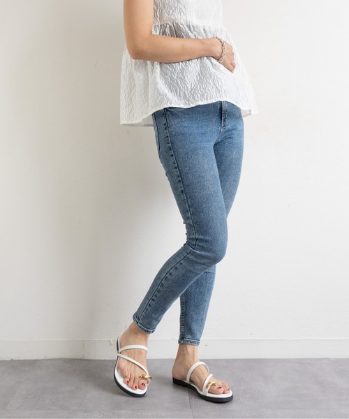 Fabby fabby（ファビィーファビィー）の「フラットメタルトングサンダル（サンダル・レディース・ブラウン/ホワイト/ブラック・MEDIUM/LARGE/SMALL）」の20枚目の写真