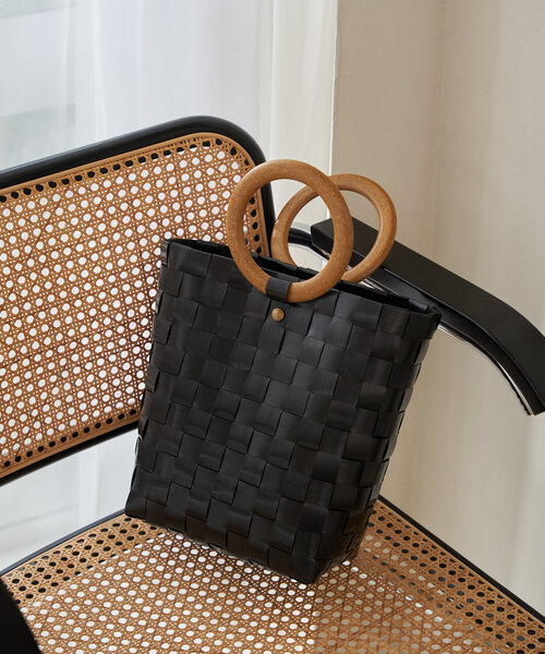 Kastane（カスタネ）の「*ウッドハンドルカゴバッグ（かごバッグ・レディース・サーモンピンク/ブラック/グレー・FREE）」の7枚目の写真