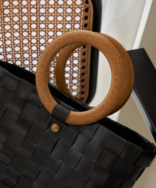 Kastane（カスタネ）の「*ウッドハンドルカゴバッグ（かごバッグ・レディース・サーモンピンク/ブラック/グレー・FREE）」の8枚目の写真