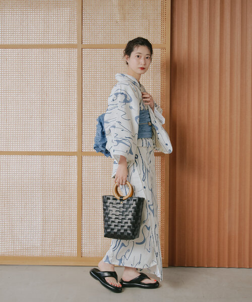 Kastane（カスタネ）の「*ウッドハンドルカゴバッグ（かごバッグ・レディース・サーモンピンク/ブラック/グレー・FREE）」の12枚目の写真