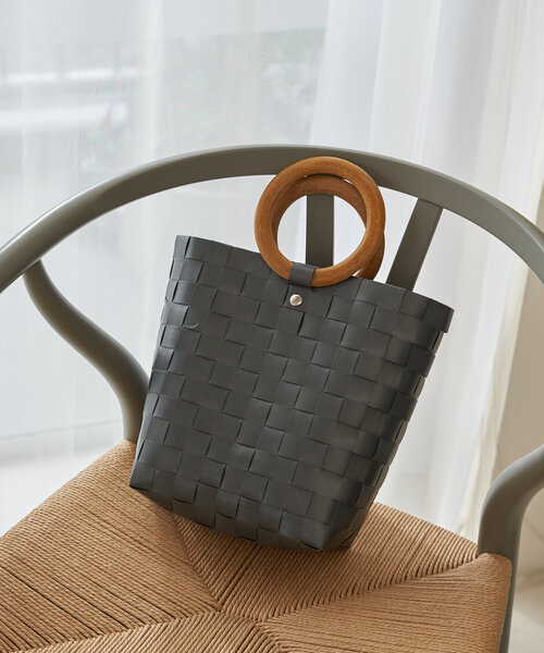 Kastane（カスタネ）の「*ウッドハンドルカゴバッグ（かごバッグ・レディース・サーモンピンク/ブラック/グレー・FREE）」の15枚目の写真