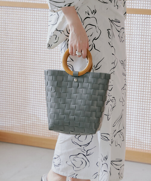 Kastane（カスタネ）の「*ウッドハンドルカゴバッグ（かごバッグ・レディース・サーモンピンク/ブラック/グレー・FREE）」の20枚目の写真