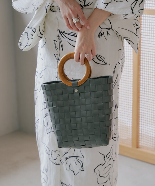 Kastane（カスタネ）の「*ウッドハンドルカゴバッグ（かごバッグ・レディース・サーモンピンク/ブラック/グレー・FREE）」の22枚目の写真